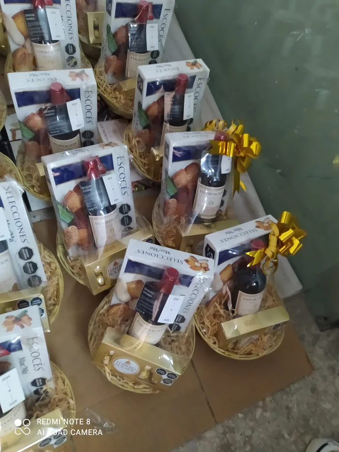 Contenido de canastas navideñas cancún: productos gourmet y bebidas